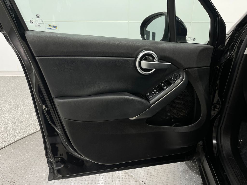 2017 FIAT 500 Image 12