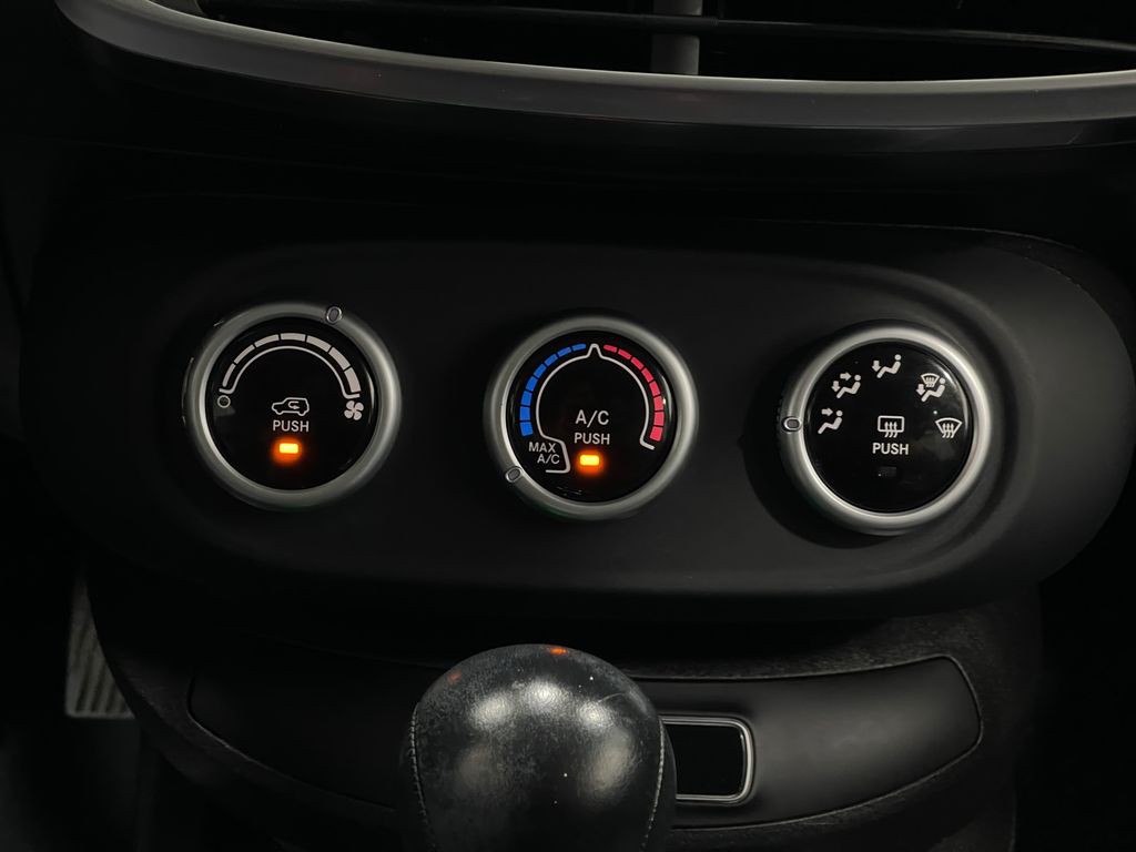 2017 FIAT 500 Image 22