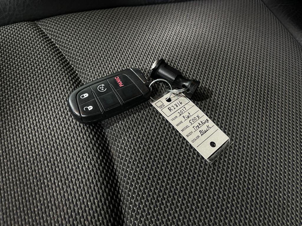 2017 FIAT 500 Image 32