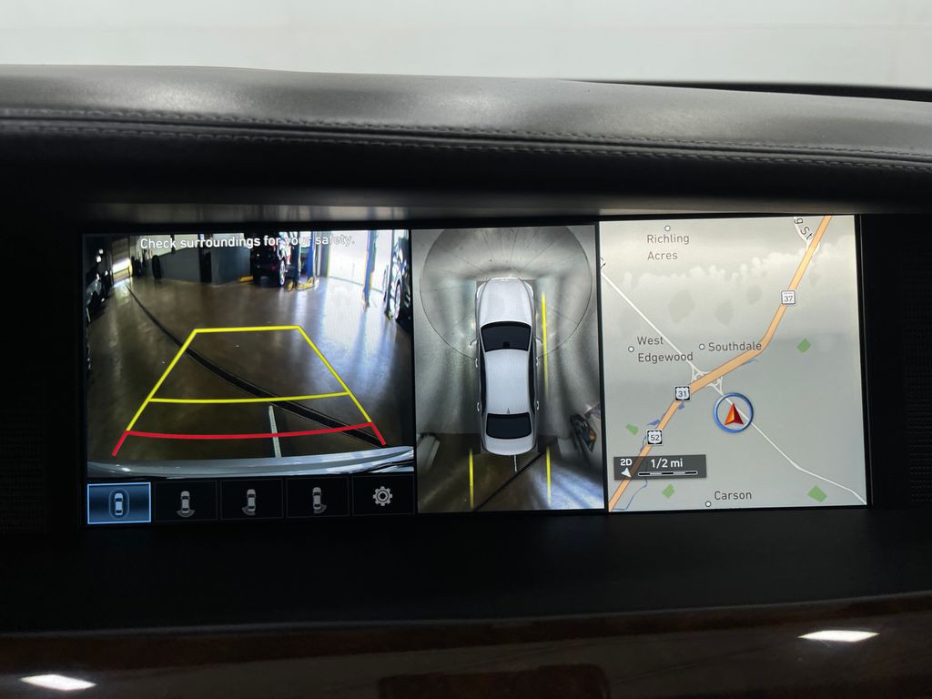 2018 Genesis G90 Image 10