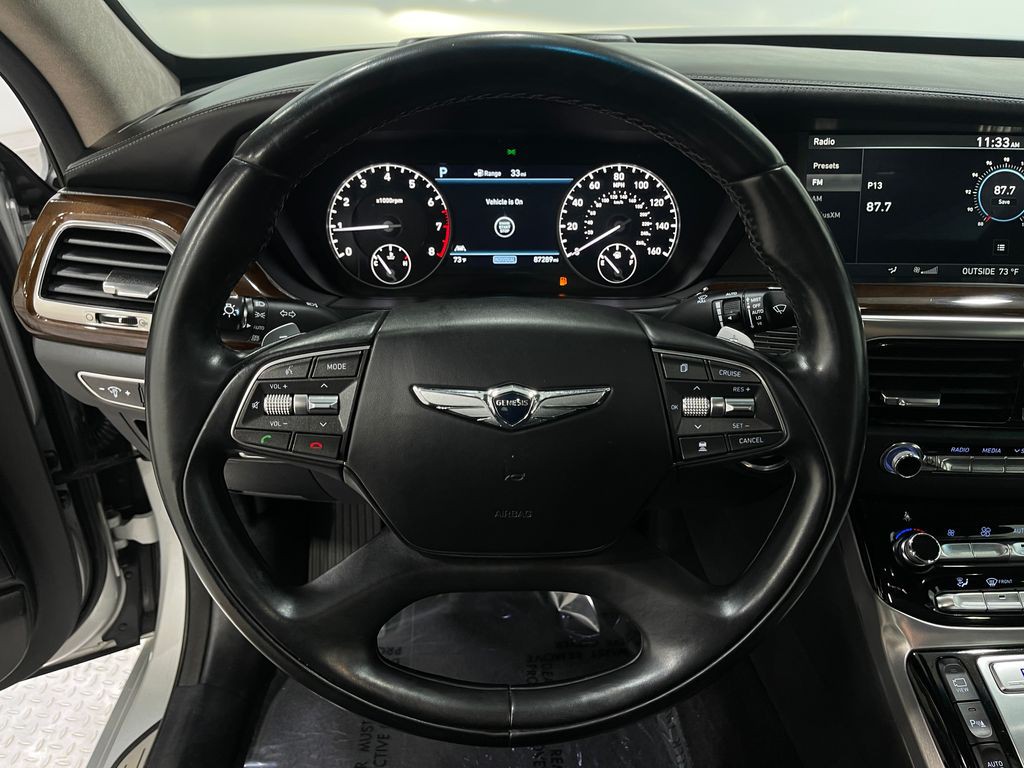 2018 Genesis G90 Image 21