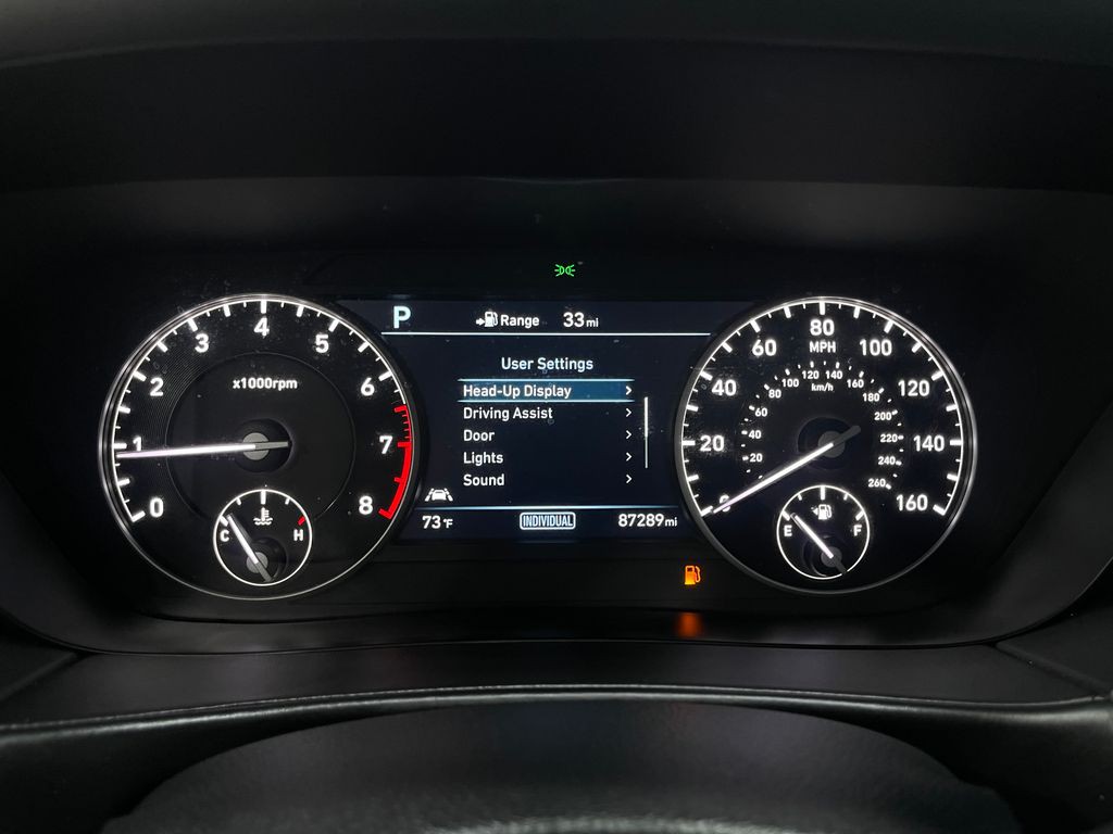 2018 Genesis G90 Image 22