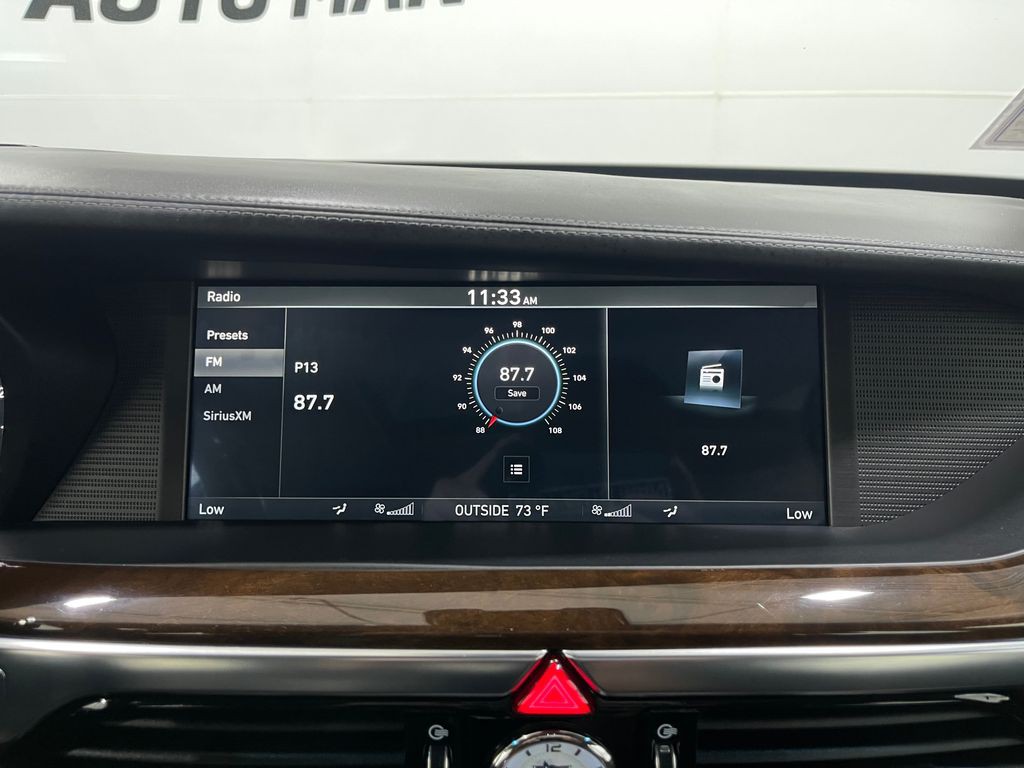 2018 Genesis G90 Image 23