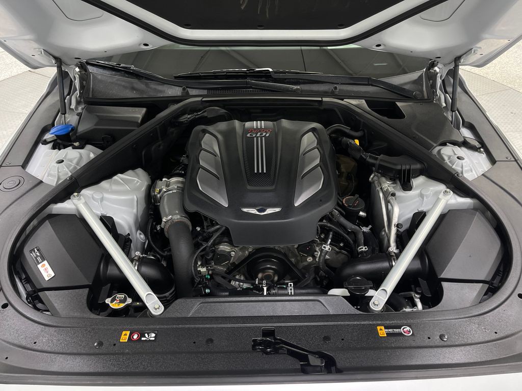 2018 Genesis G90 Image 25