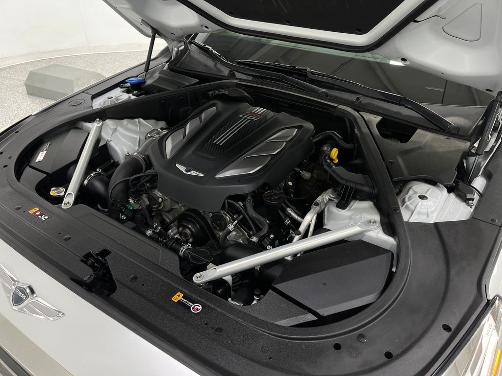 2018 Genesis G90 Image 26