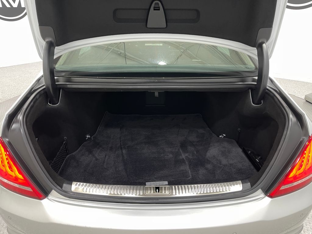 2018 Genesis G90 Image 27