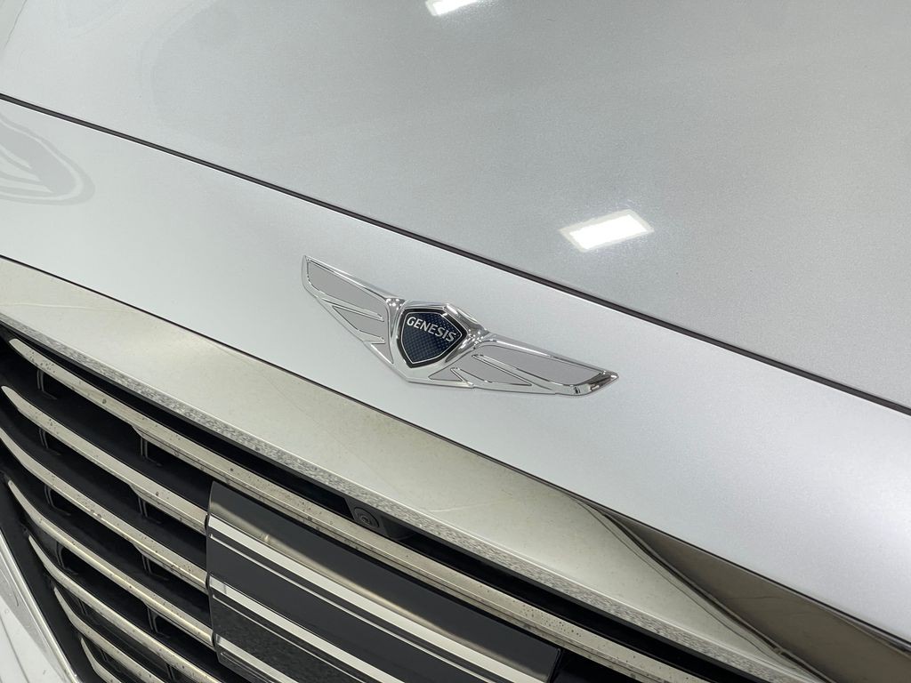 2018 Genesis G90 Image 37