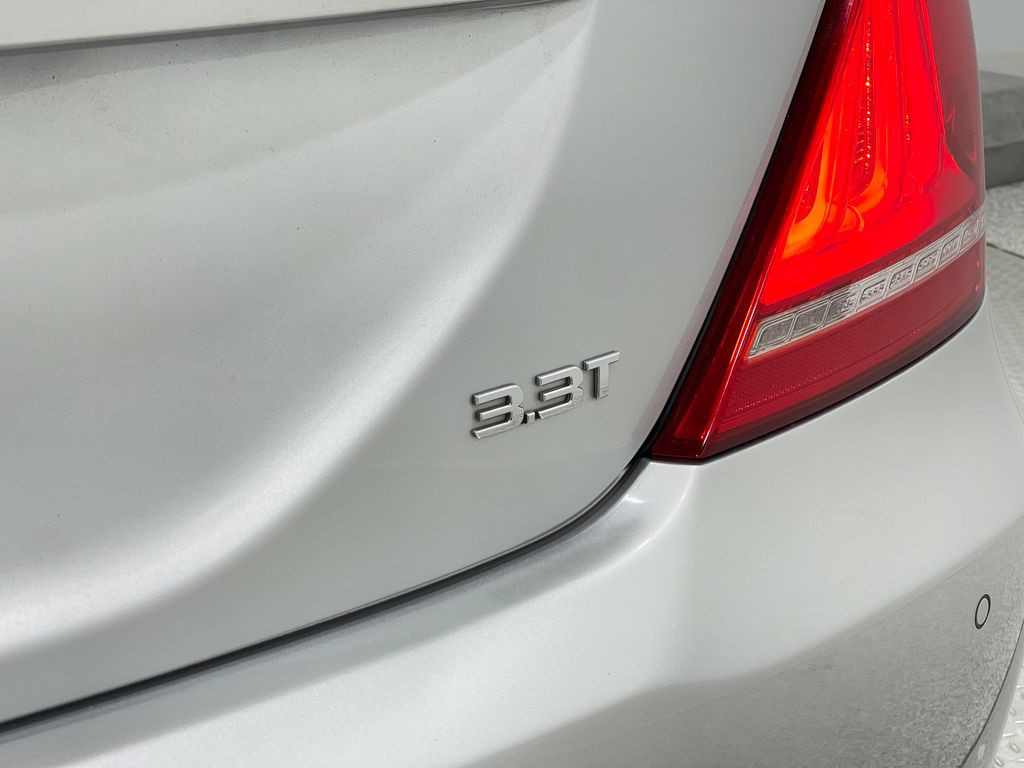2018 Genesis G90 Image 39