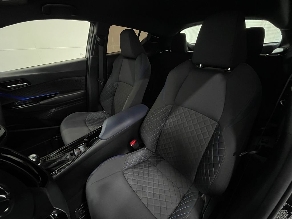 2022 Toyota C-HR Image 12