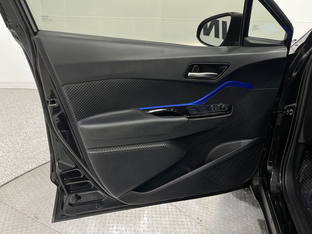 2022 Toyota C-HR Image 13