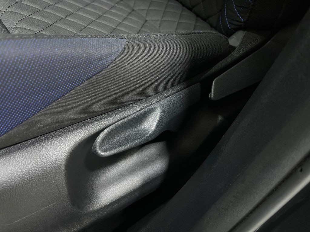 2022 Toyota C-HR Image 15