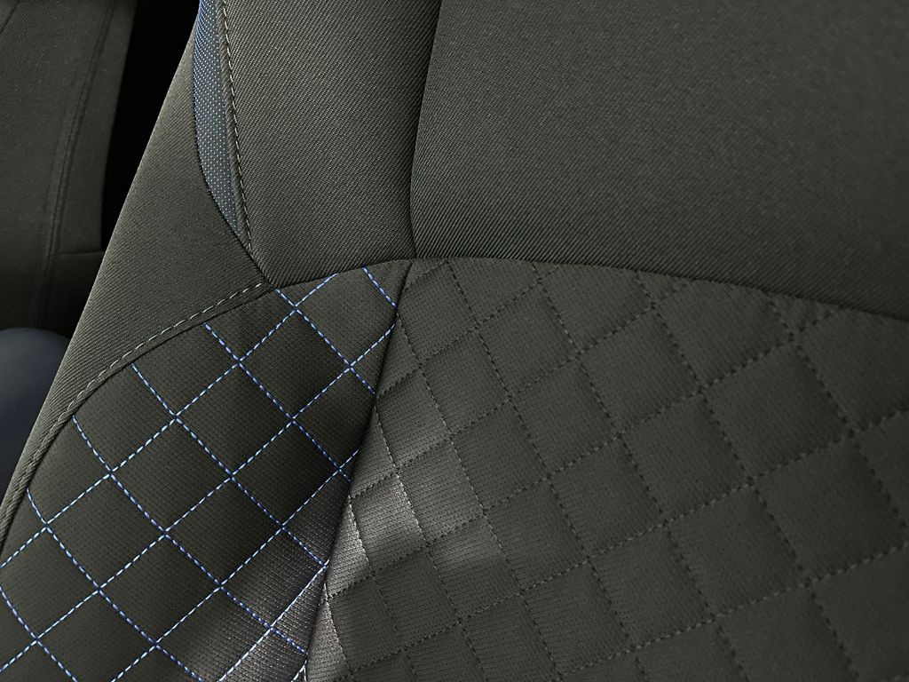 2022 Toyota C-HR Image 16