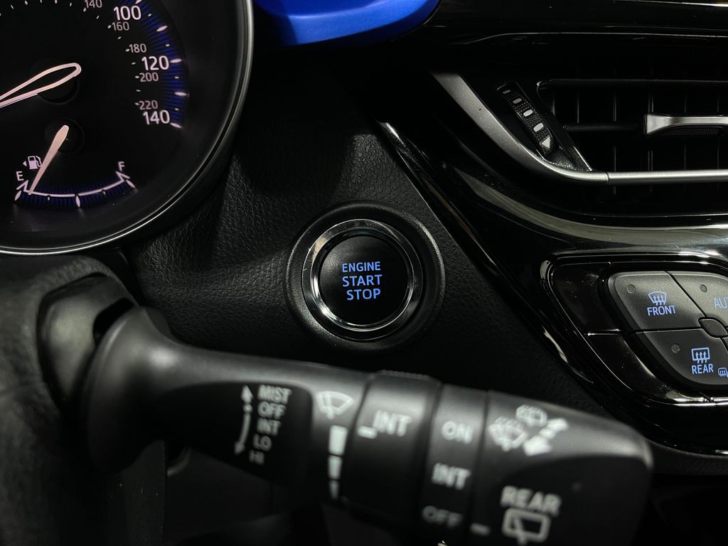 2022 Toyota C-HR Image 19