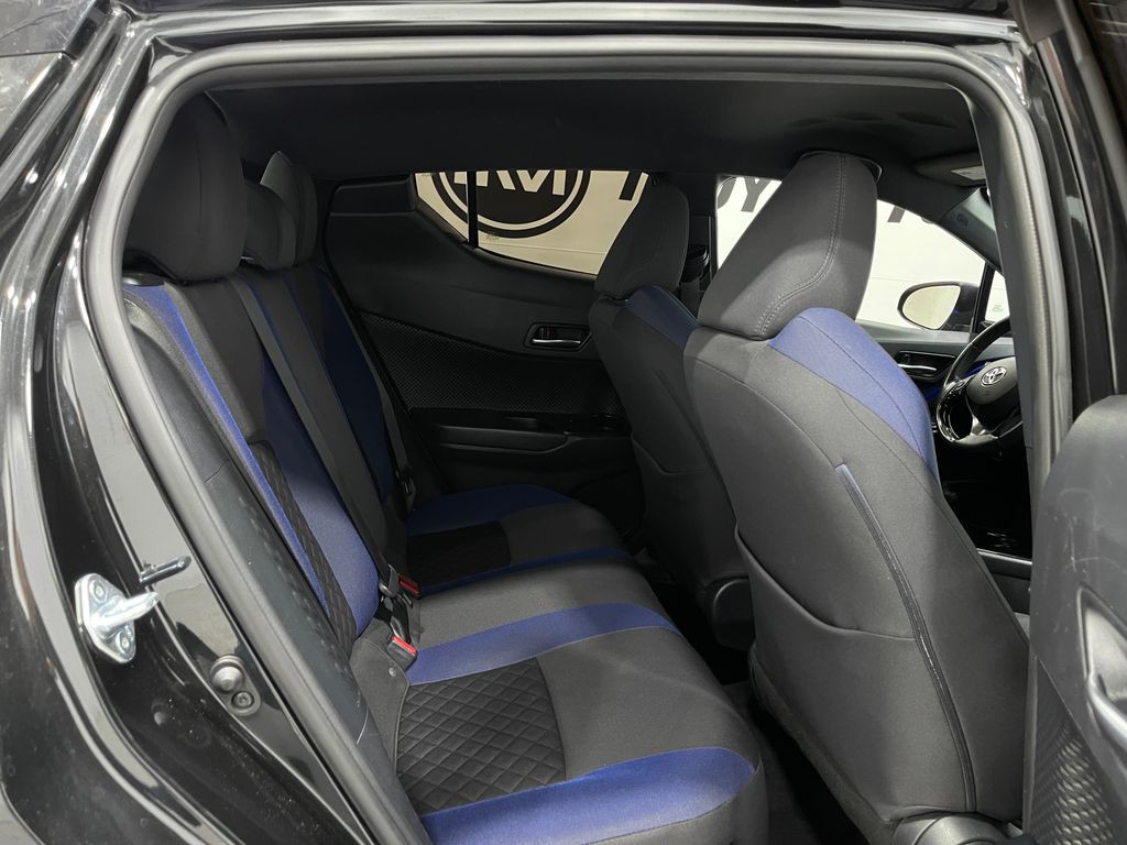 2022 Toyota C-HR Image 28