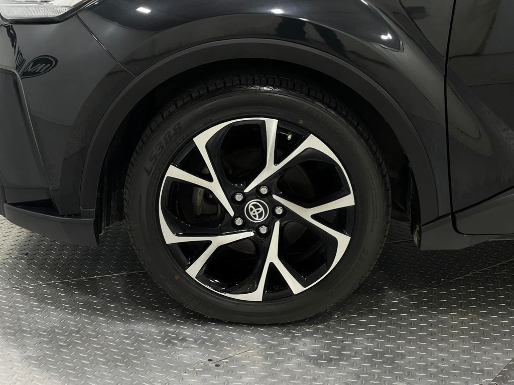 2022 Toyota C-HR Image 32