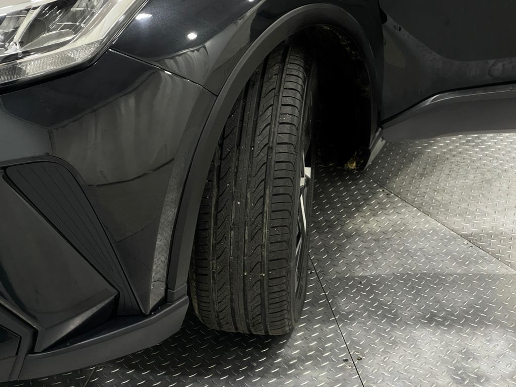 2022 Toyota C-HR Image 33