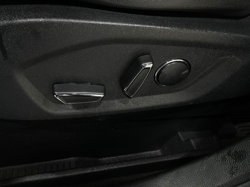 2018 Ford Edge Image 16