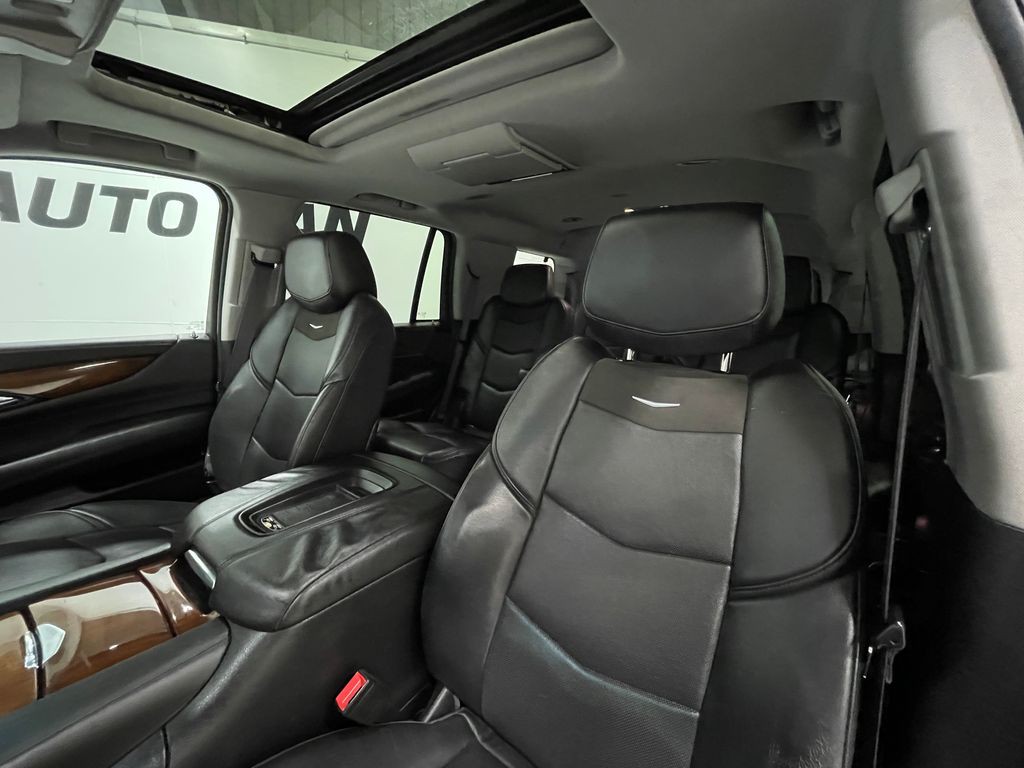2016 Cadillac Escalade Image 14