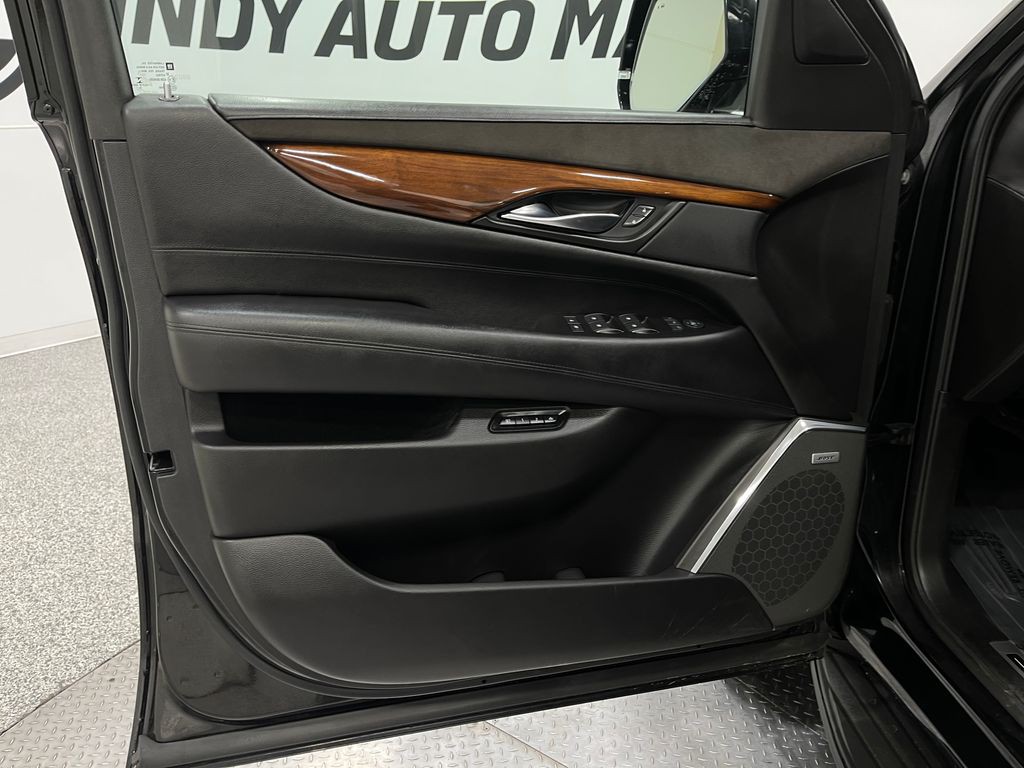 2016 Cadillac Escalade Image 15