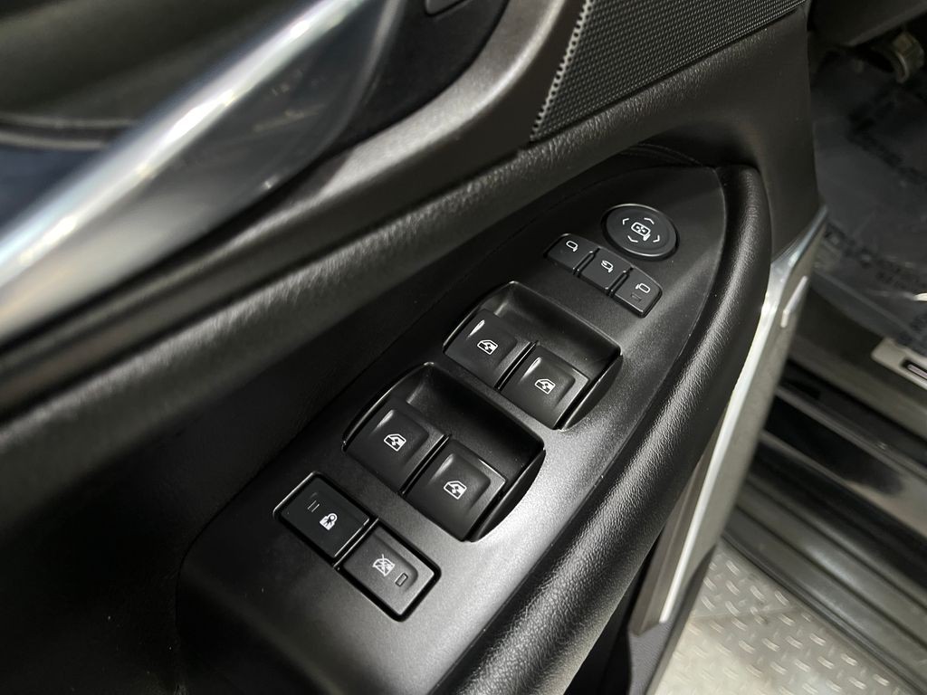 2016 Cadillac Escalade Image 16
