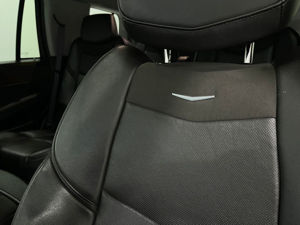 2016 Cadillac Escalade Image 18