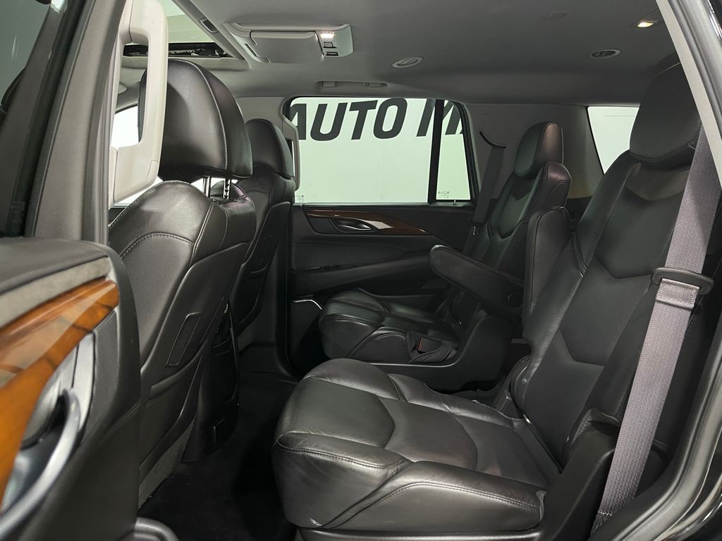 2016 Cadillac Escalade Image 31
