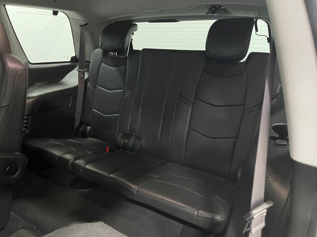 2016 Cadillac Escalade Image 32