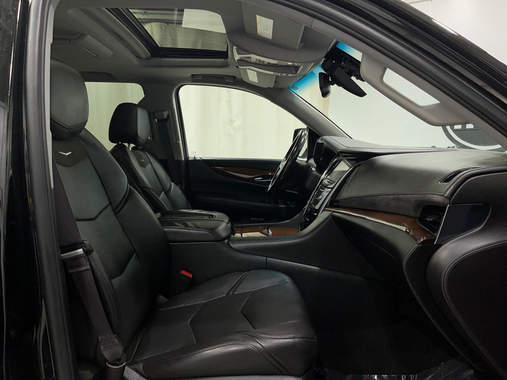 2016 Cadillac Escalade Image 35