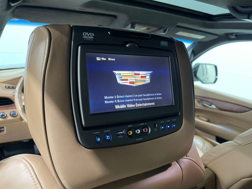 2017 Cadillac Escalade Image 12