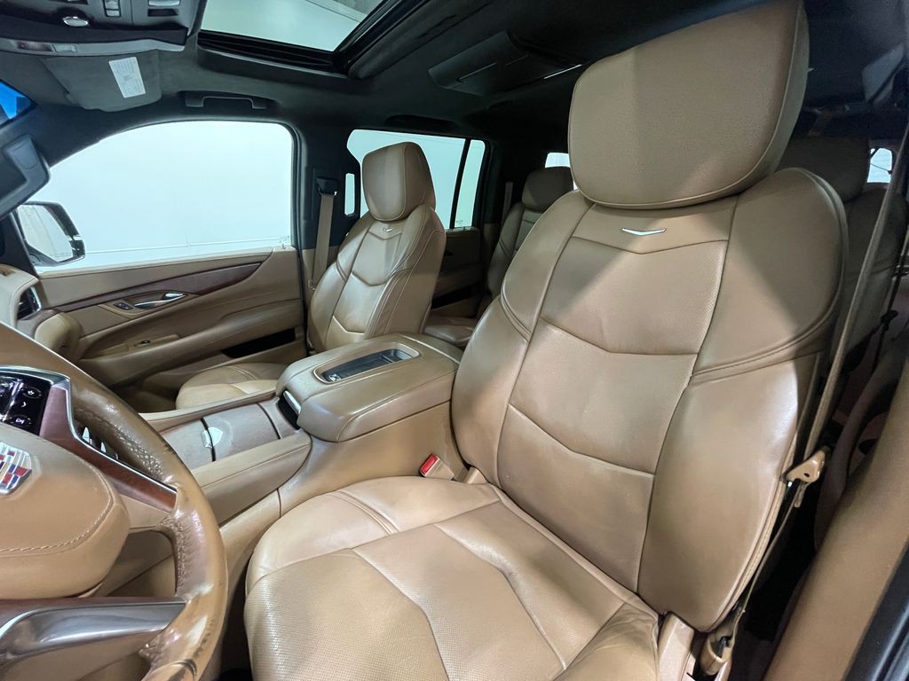 2017 Cadillac Escalade Image 17