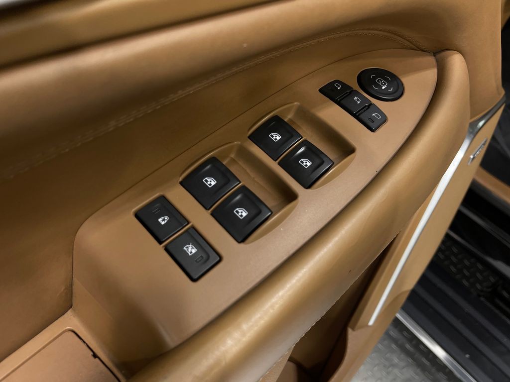 2017 Cadillac Escalade Image 19