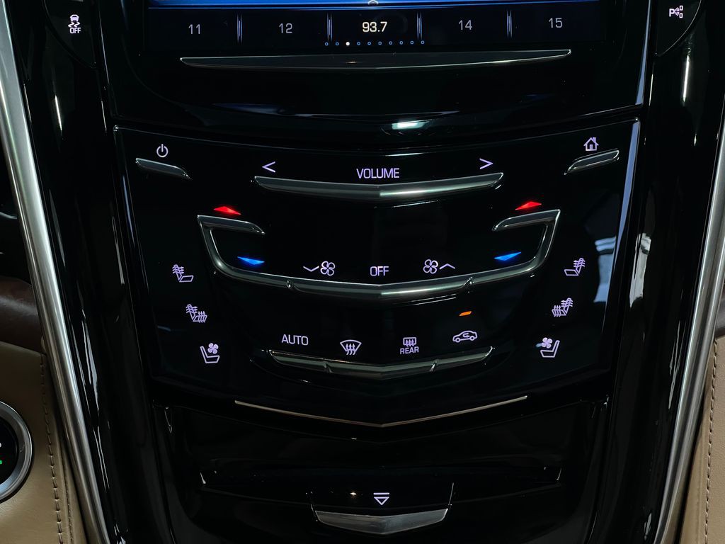 2017 Cadillac Escalade Image 28