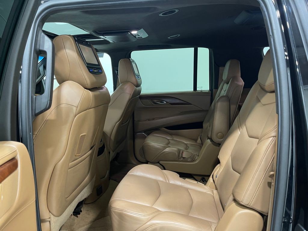 2017 Cadillac Escalade Image 33