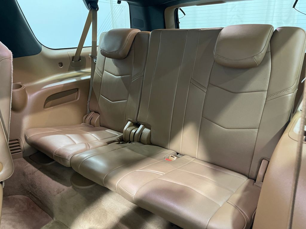 2017 Cadillac Escalade Image 34