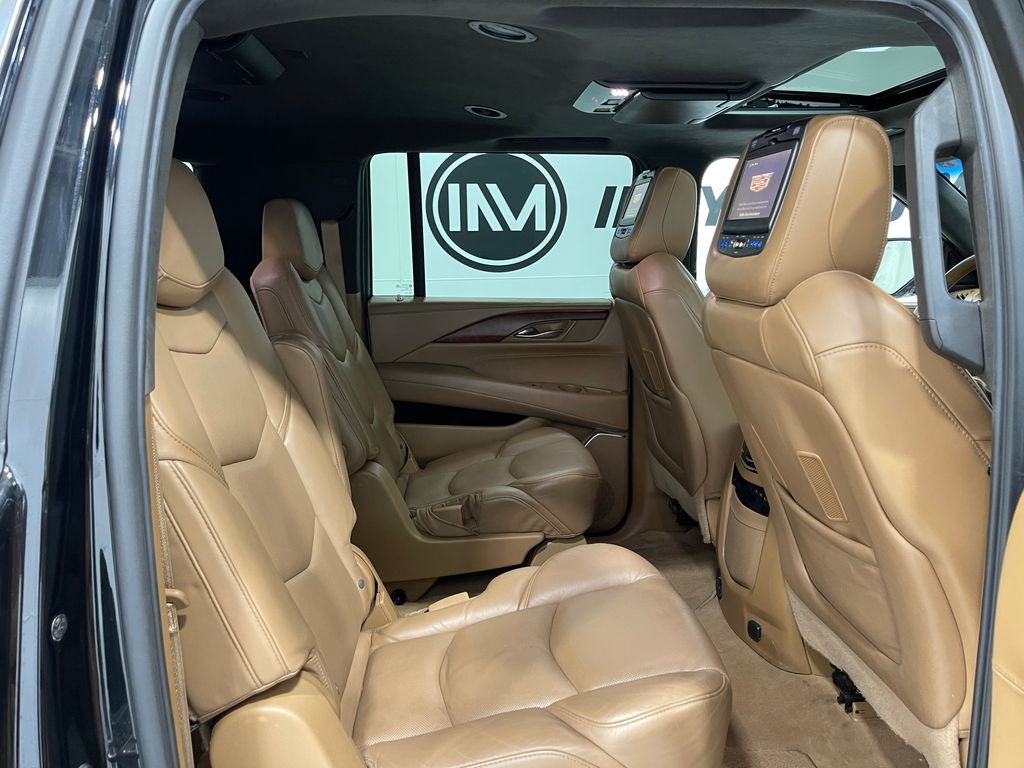 2017 Cadillac Escalade Image 36