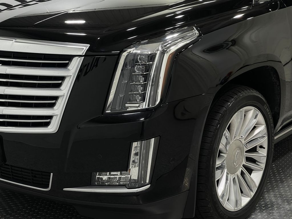 2017 Cadillac Escalade Image 38