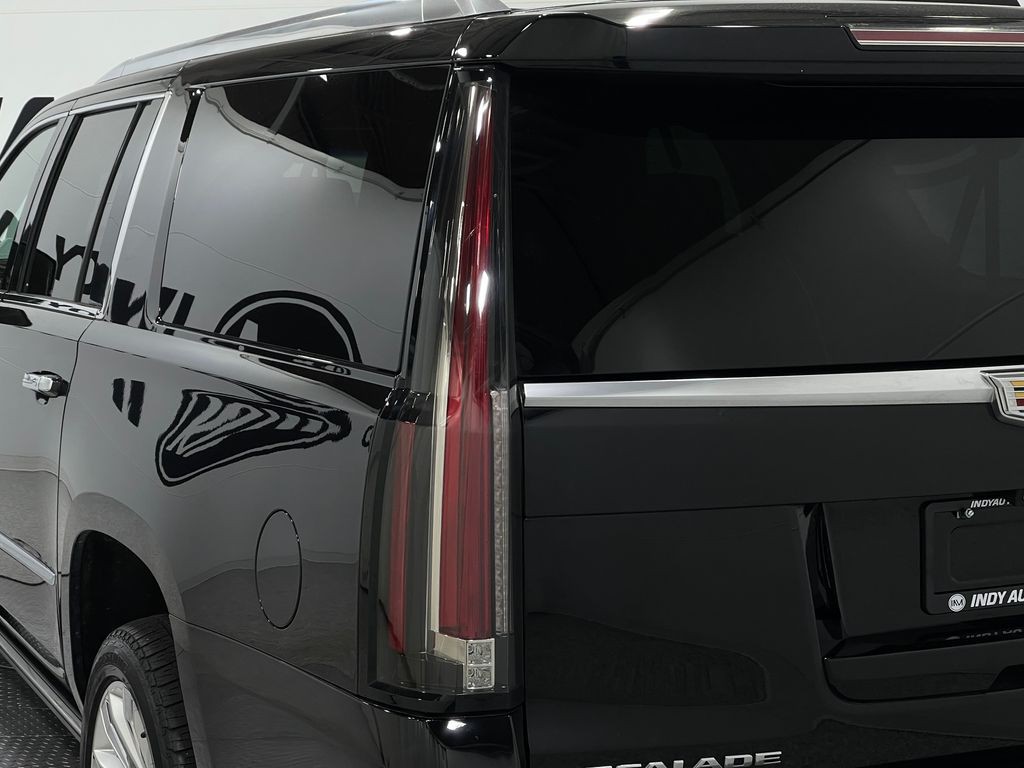 2017 Cadillac Escalade Image 39