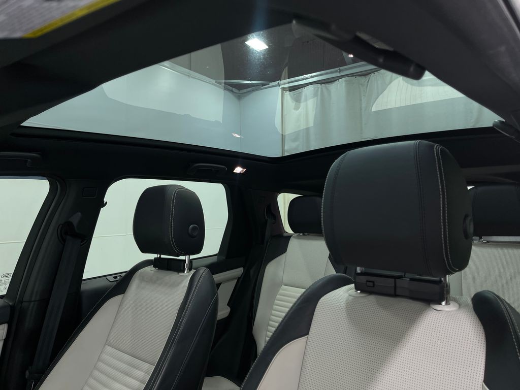 2020 Land Rover Discovery Sport Image 12
