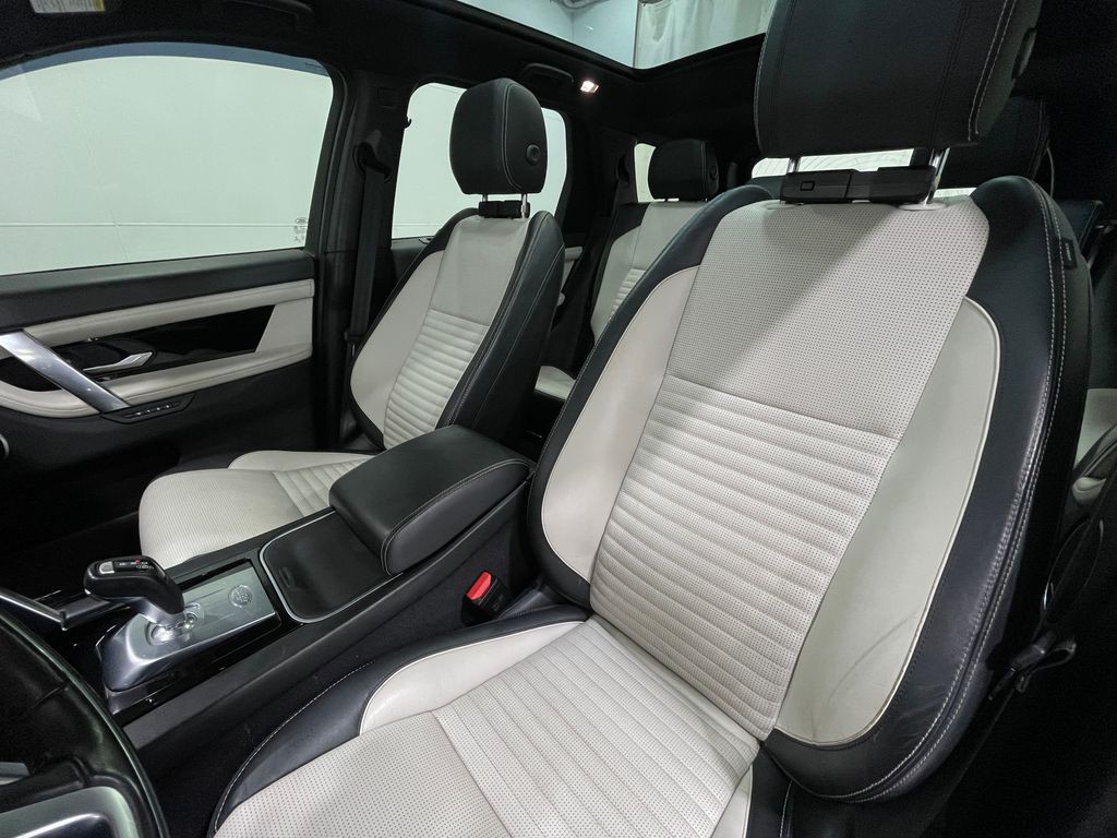 2020 Land Rover Discovery Sport Image 15