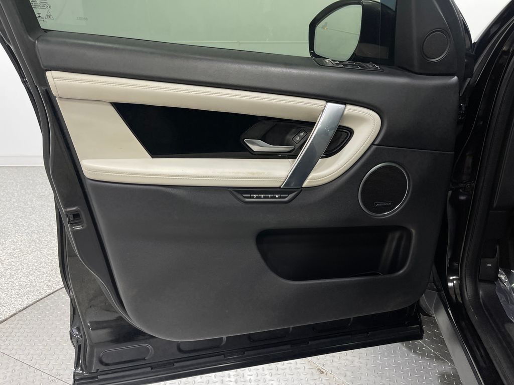 2020 Land Rover Discovery Sport Image 16