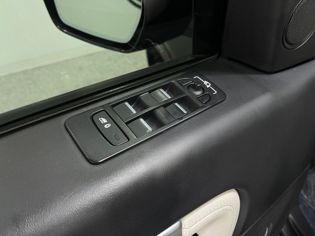 2020 Land Rover Discovery Sport Image 17