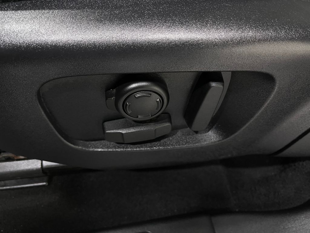 2020 Land Rover Discovery Sport Image 18