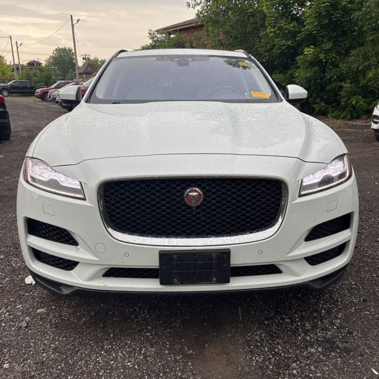 2017 Jaguar F-PACE Image 2