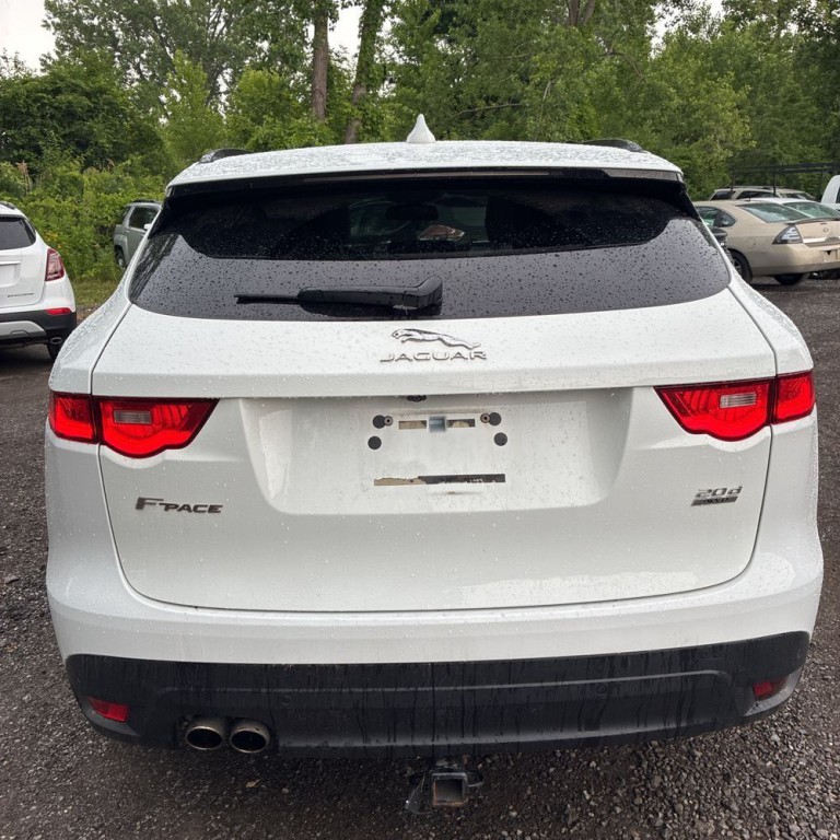 2017 Jaguar F-PACE Image 7