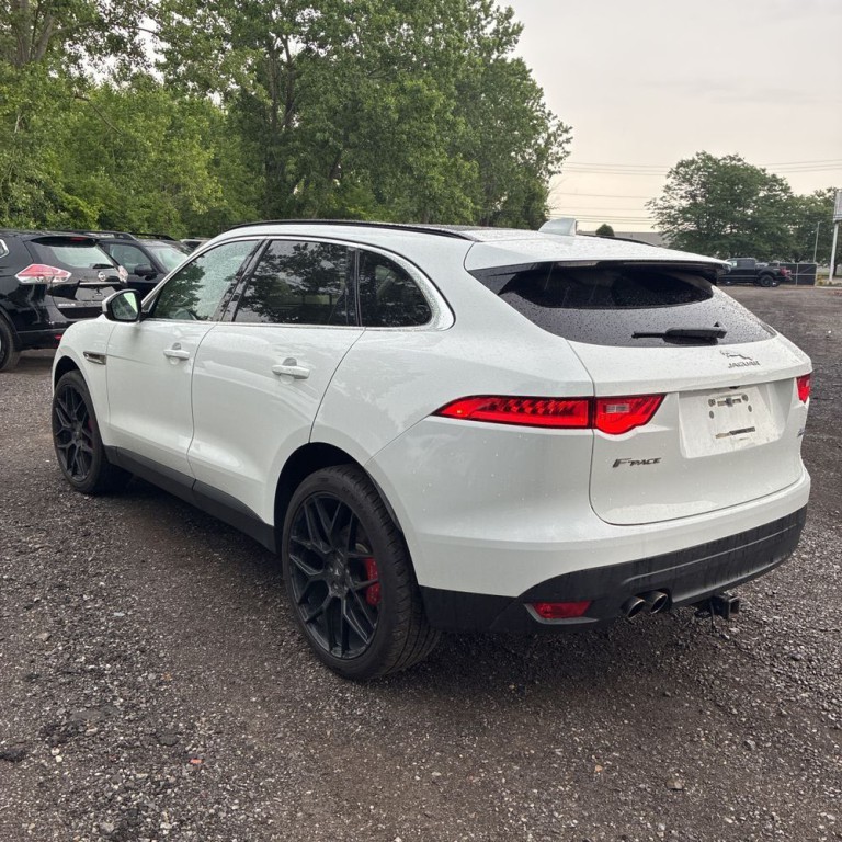 2017 Jaguar F-PACE Image 8