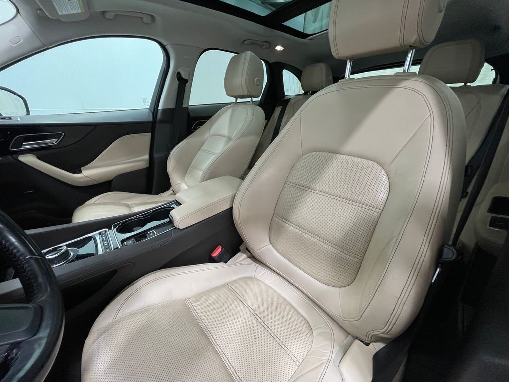 2017 Jaguar F-PACE Image 14