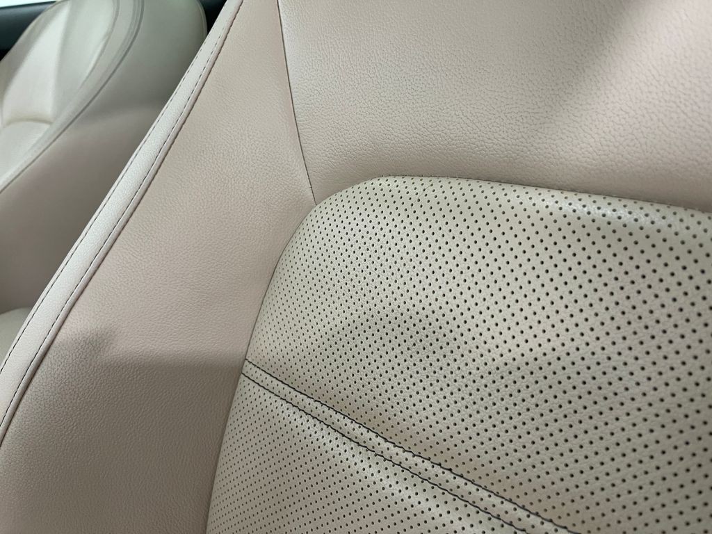 2017 Jaguar F-PACE Image 18