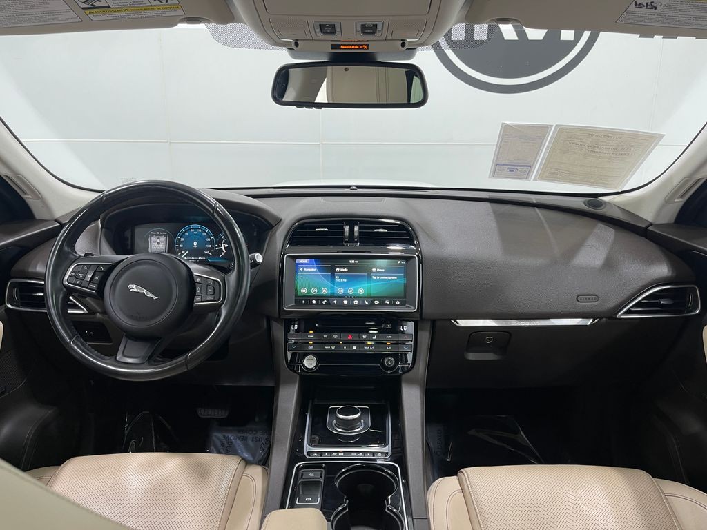 2017 Jaguar F-PACE Image 19
