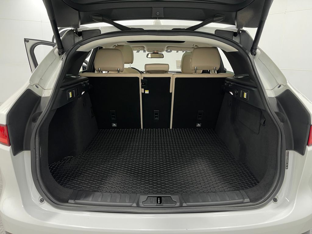 2017 Jaguar F-PACE Image 26