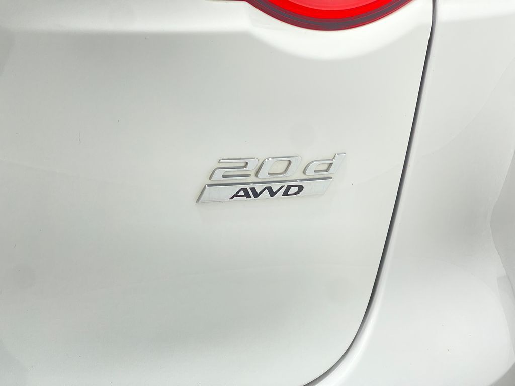 2017 Jaguar F-PACE Image 40